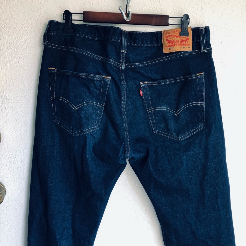 Levi's > 501 Mens 36 x 34 Medium Dark Wash Jeans 6 Button-Fly